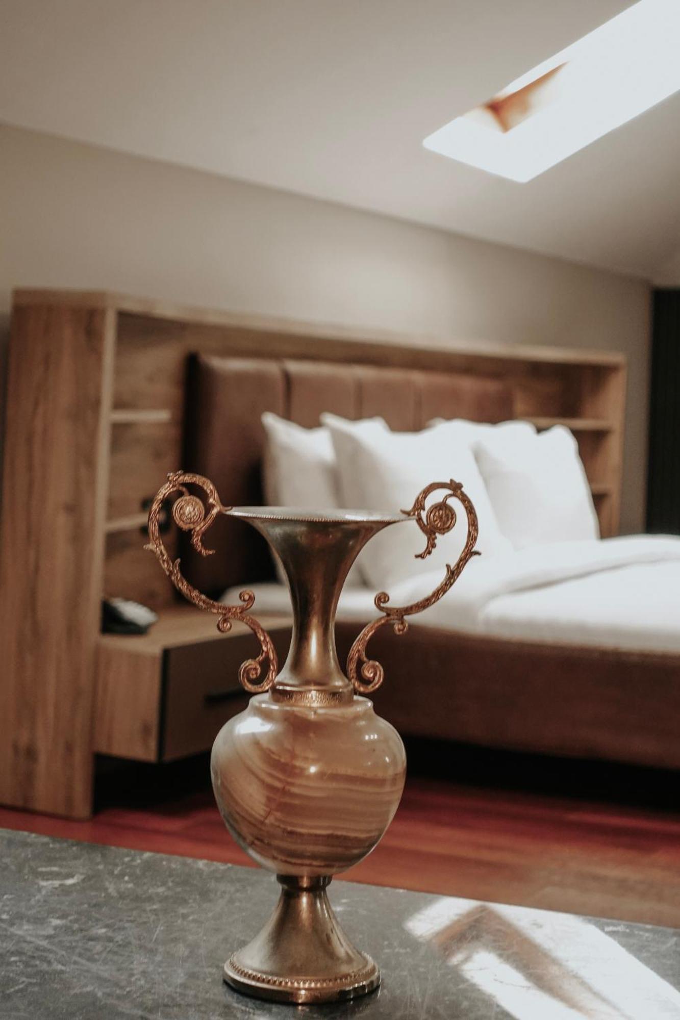 Residenza Monun Boutique Hotel Тирана Экстерьер фото