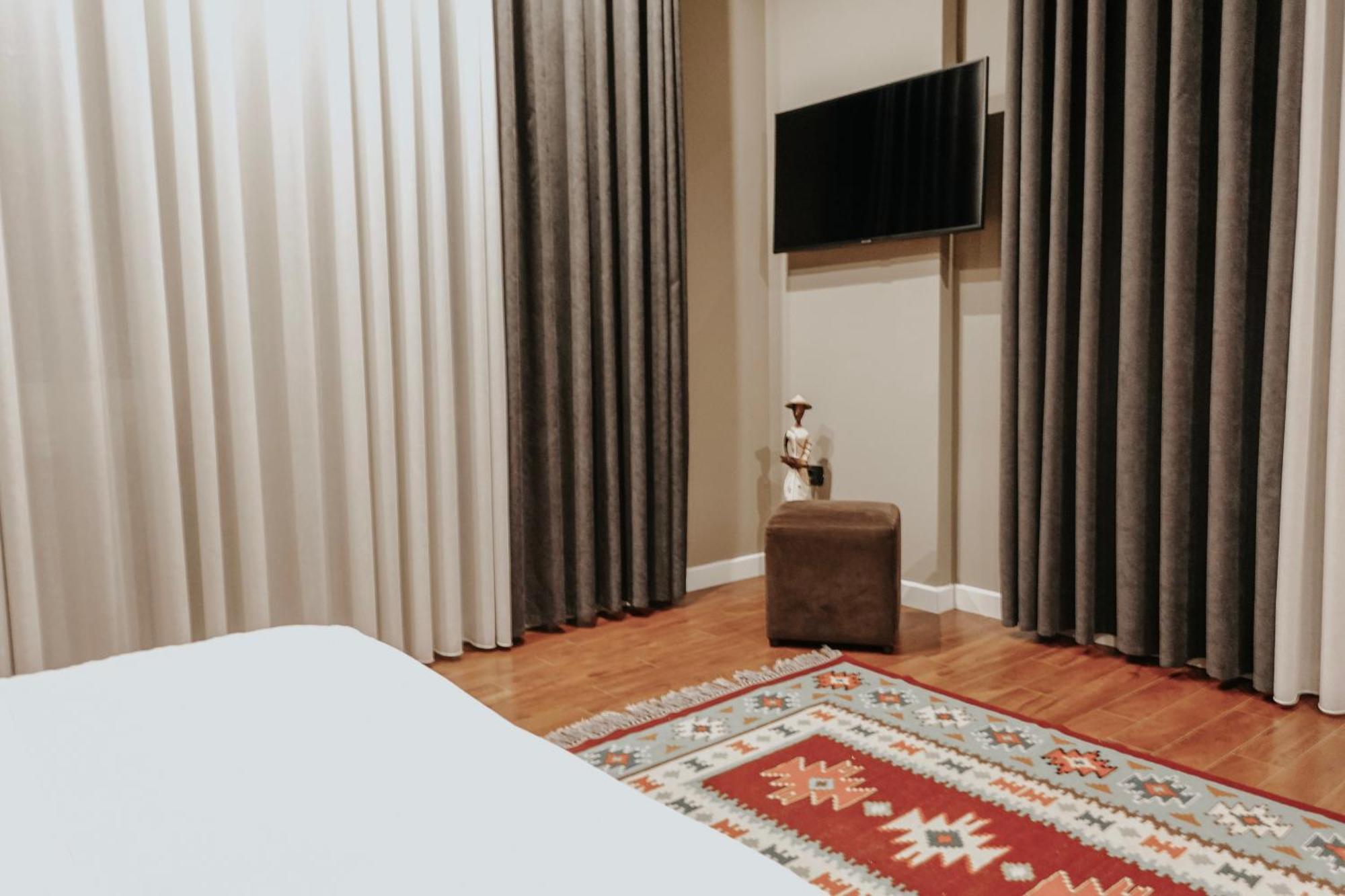 Residenza Monun Boutique Hotel Тирана Экстерьер фото