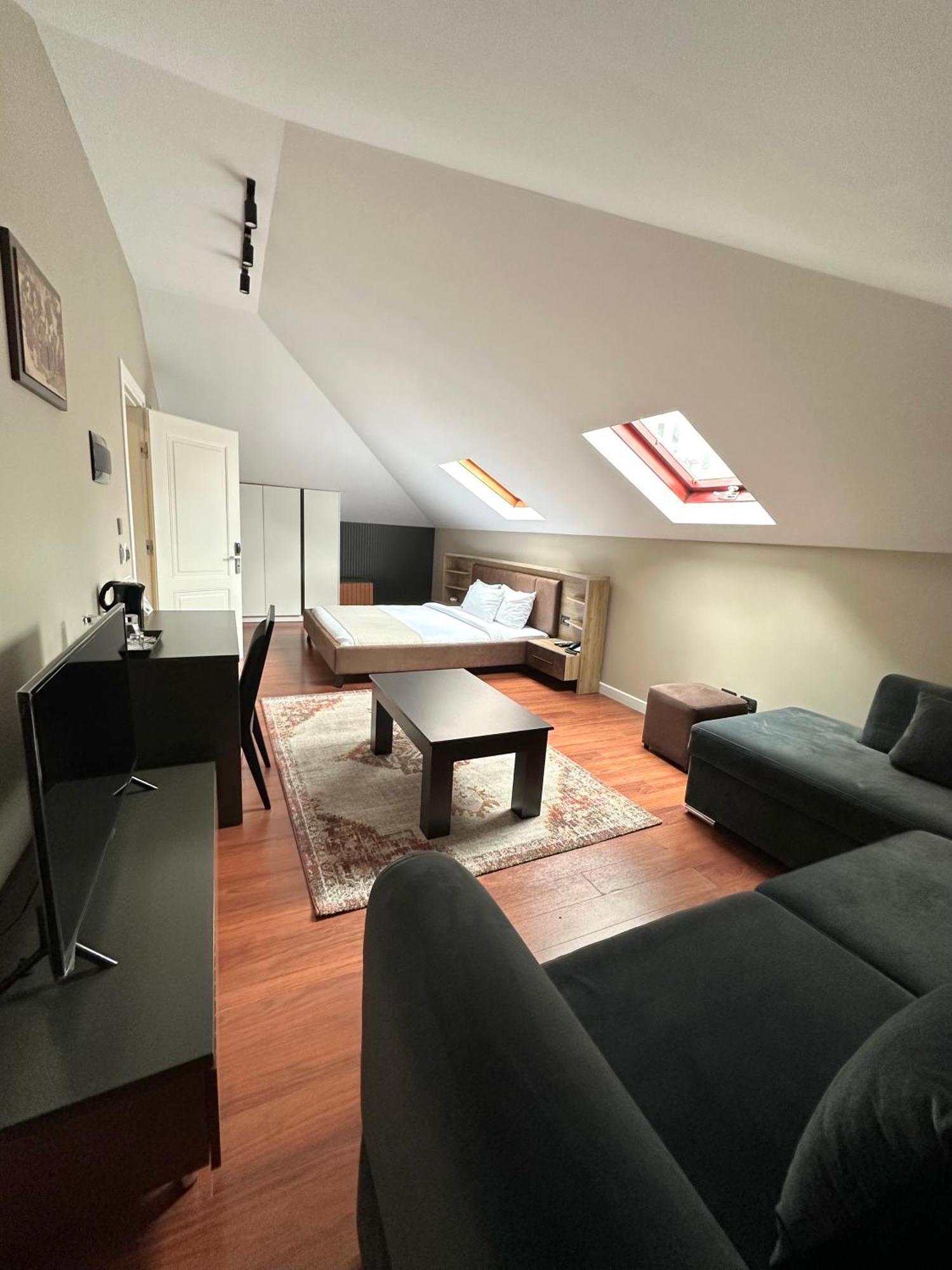 Residenza Monun Boutique Hotel Тирана Экстерьер фото