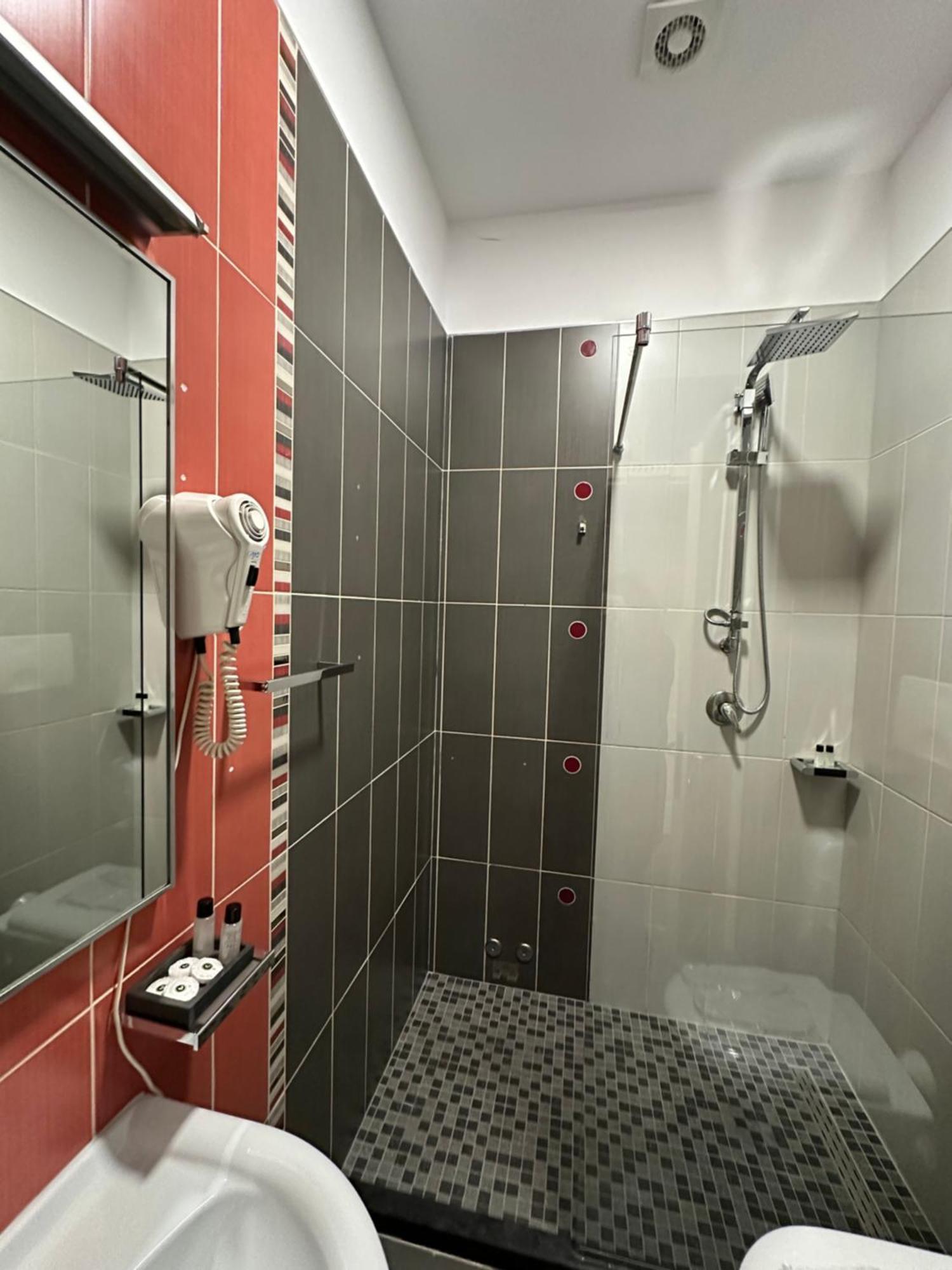 Residenza Monun Boutique Hotel Тирана Экстерьер фото