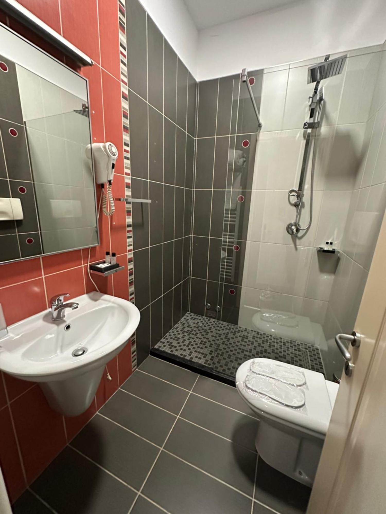 Residenza Monun Boutique Hotel Тирана Экстерьер фото